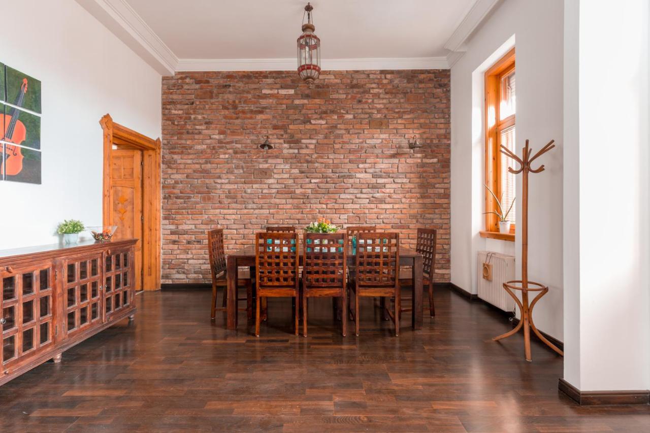 Supercentral Spacious Apartman *