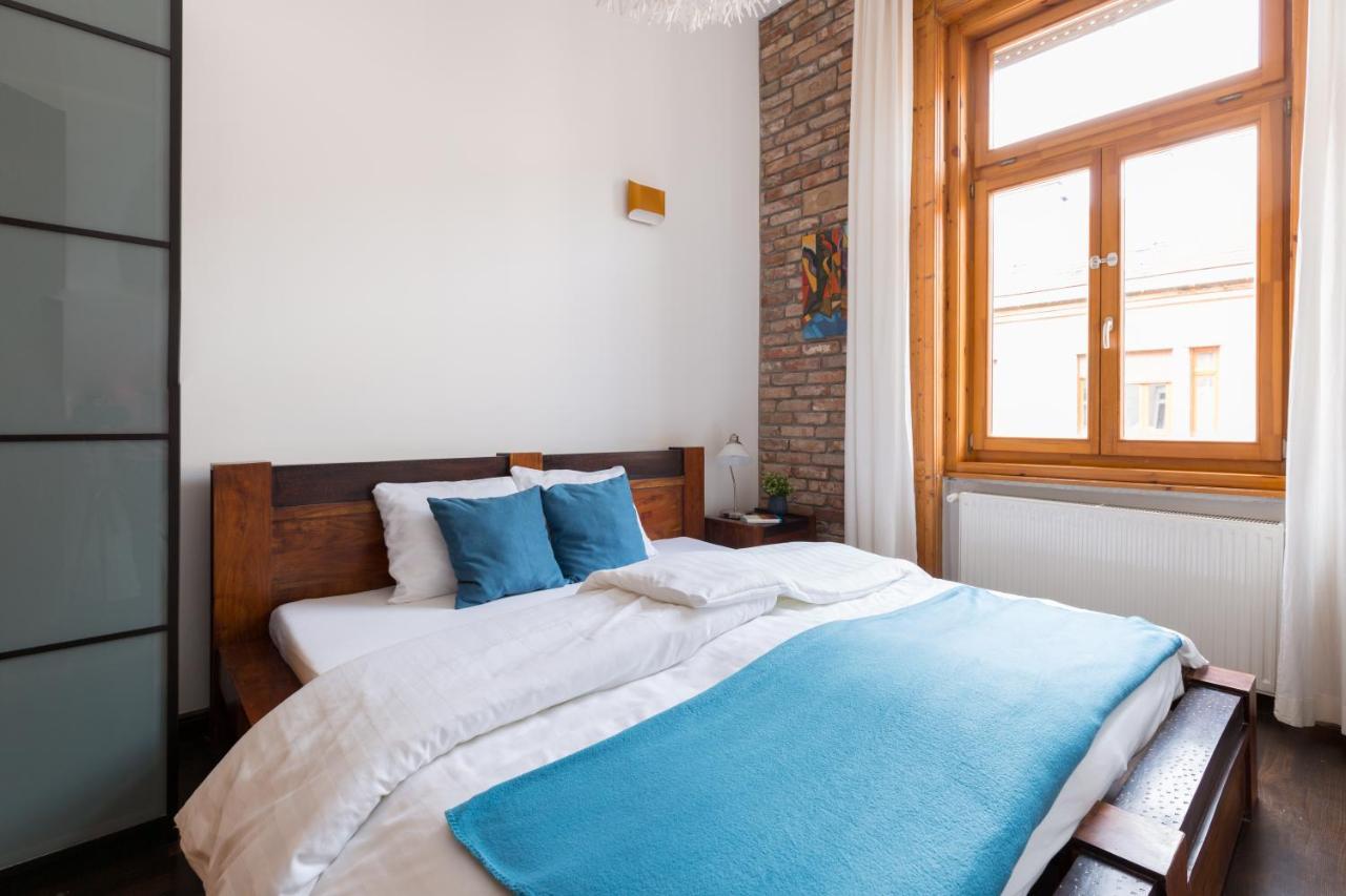 Supercentral Spacious Apartman *